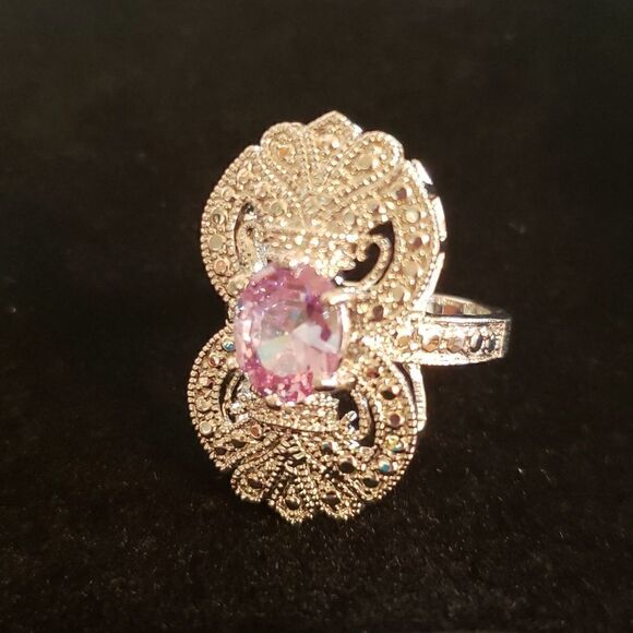 Very Pretty Vintage Silvertone Statement Ring with Light Purple Stone Sz… - Picture 4 of 8